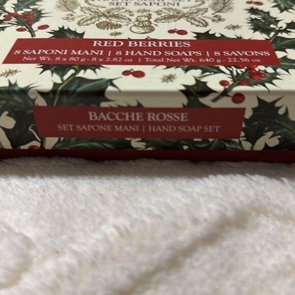 Saponerie Fissi Triple Milled Hand Soap Set of 8 Merry Christmas Red Berries - Picture 5 of 7